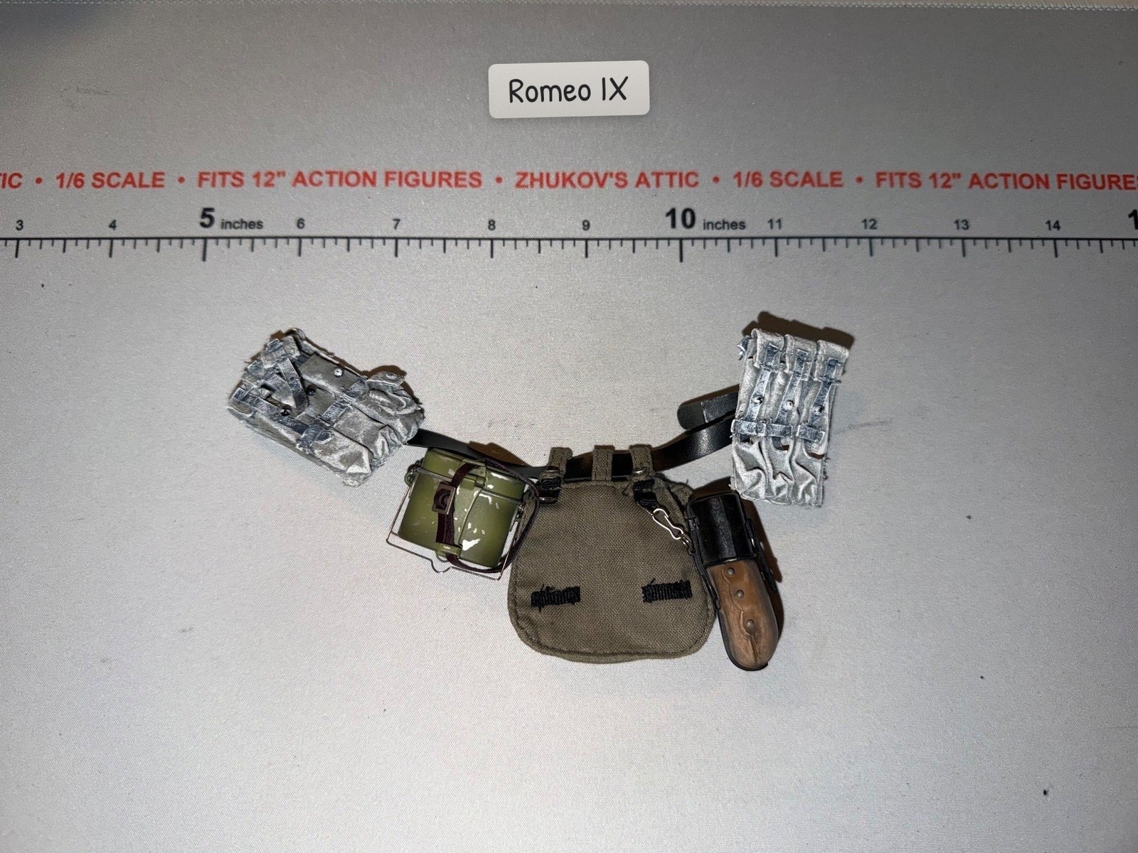 Set attrezzi da campo tedeschi scala 1/6 seconda guerra mondiale