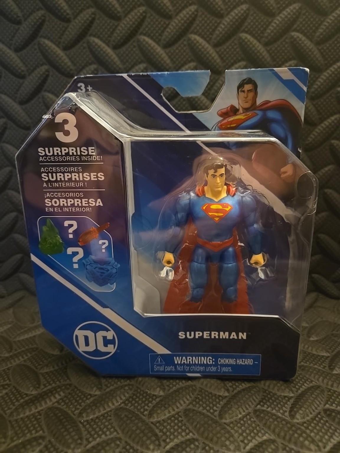 DC Comics Superman 4" Action Figure Spin Master 3 Surprise Accessories NEW 