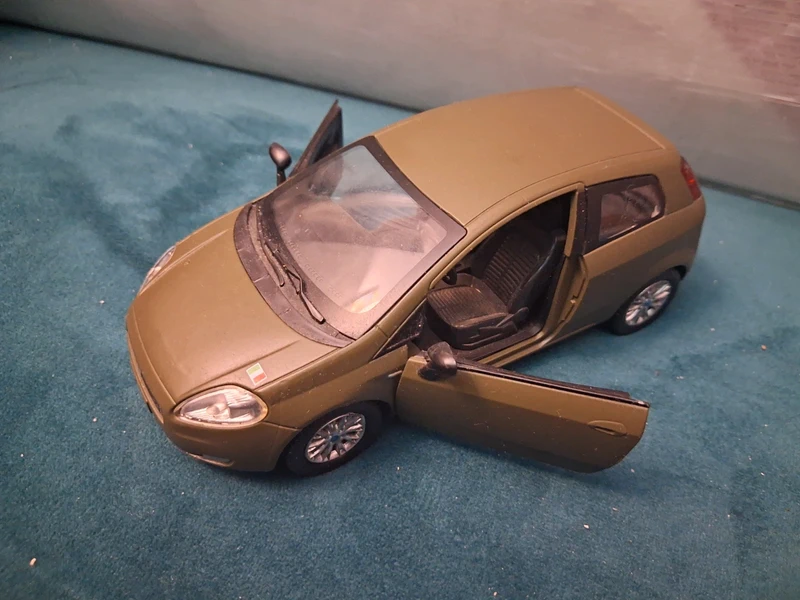 Fiat punto esercito italiano 1/24