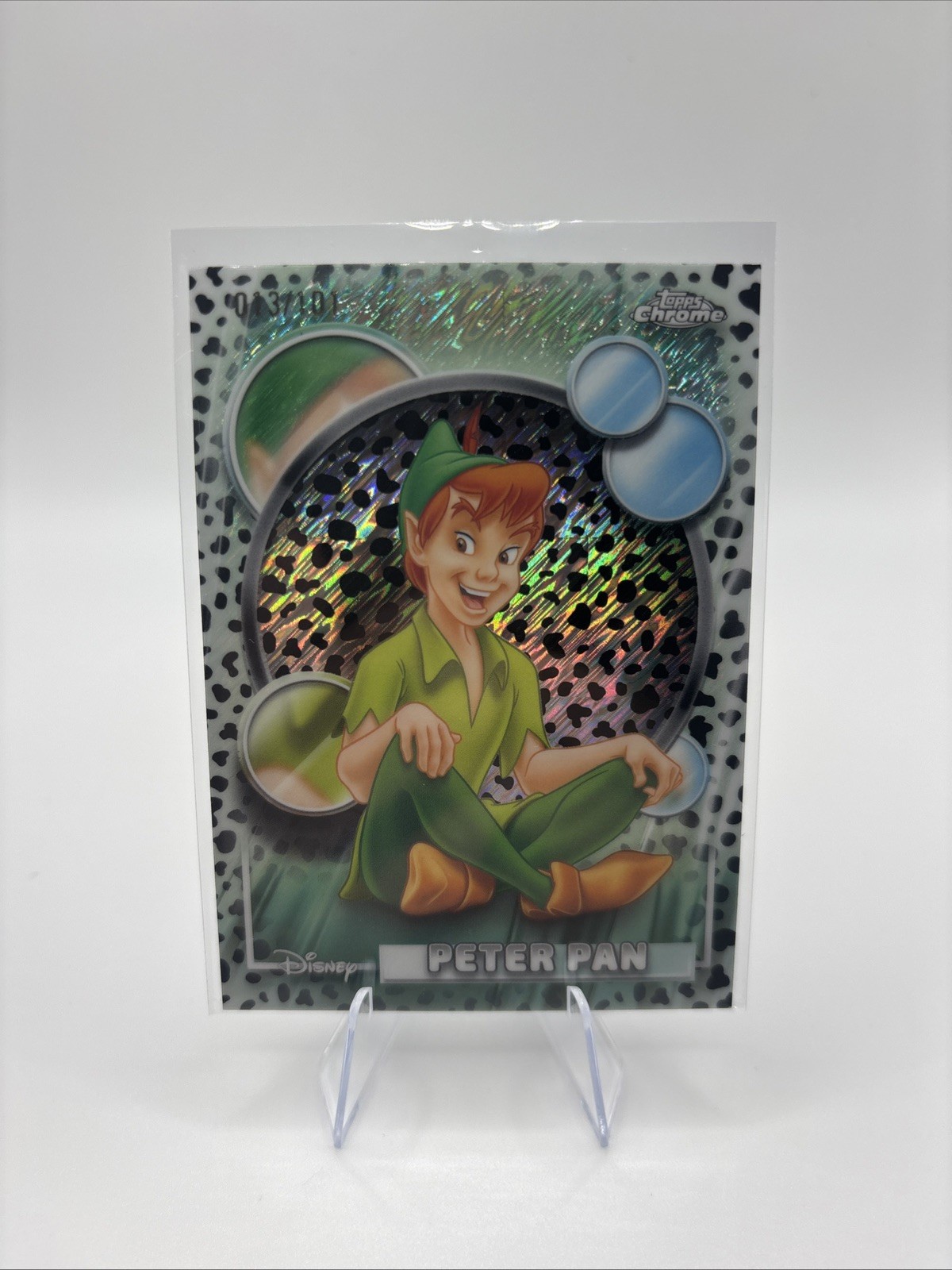 Carta cromata Topps Disney 2026, Peter Pan /101, macchie dalmate bianco/nero