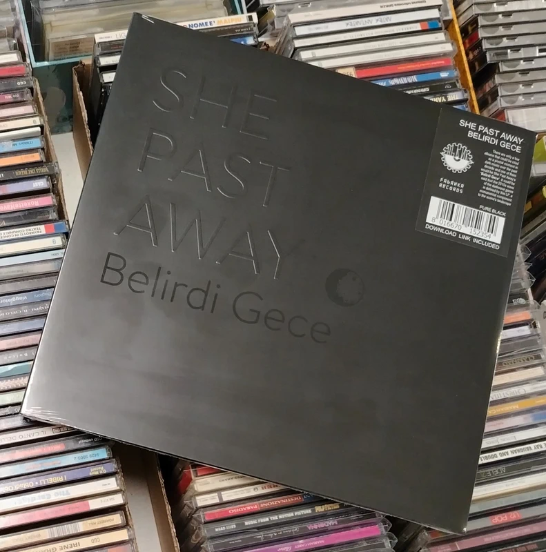 (LP Nuovo) She Past Away - Belirdi Gece