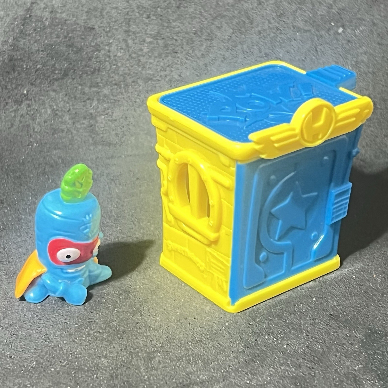 SuperZing Figure Serie 1 Mega Veg Con Contenitore Superthings S3