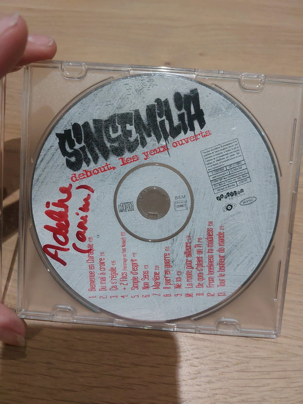 Cd sinsemilia debout les yeux ouverts