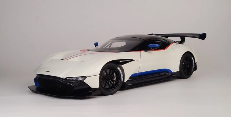 1:18 Aston Martin Vulcan 2015