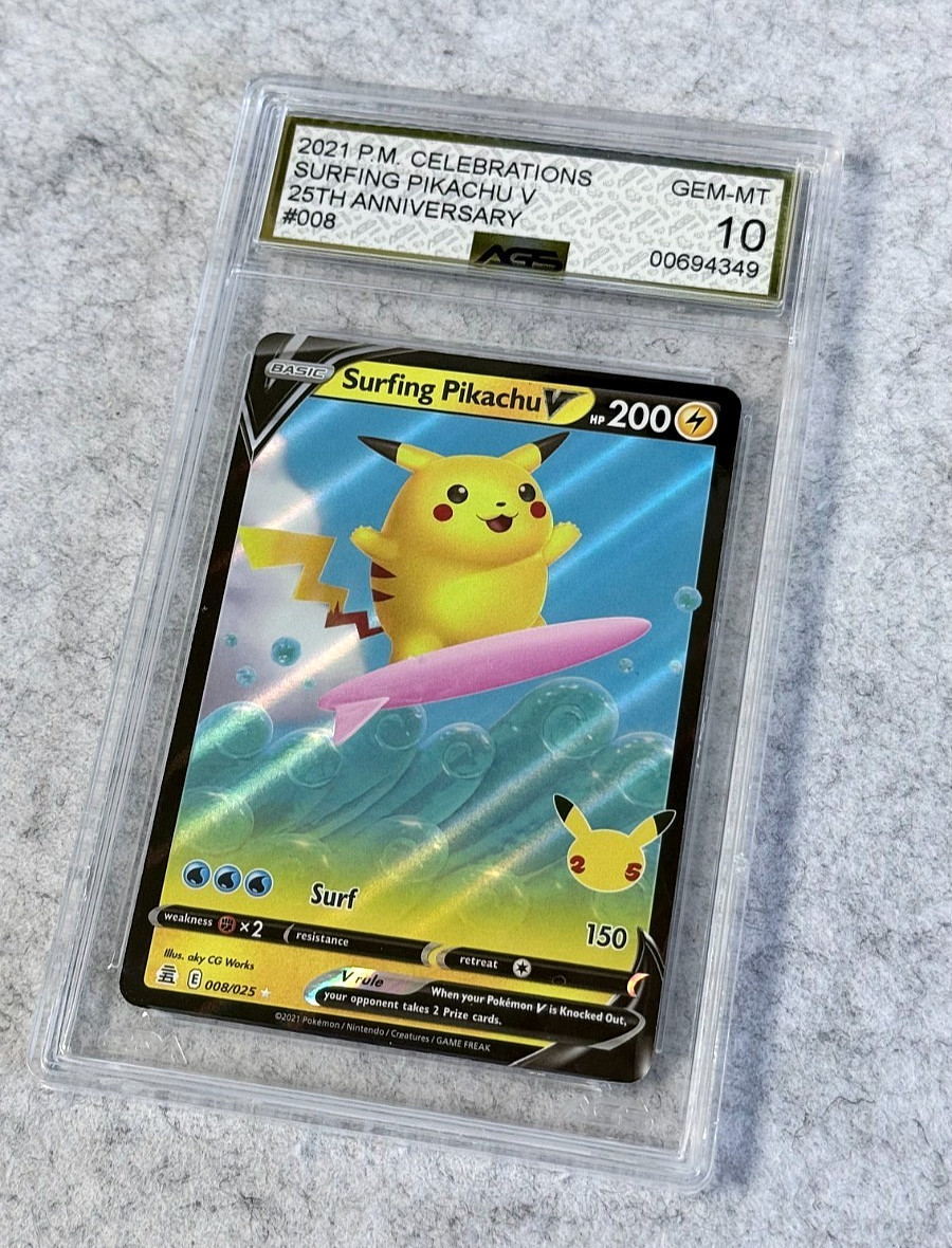 Pokémon TCG Surf Pikachu V 008/025 Celebrazioni Ultra Rara Holo 25° AGS 10