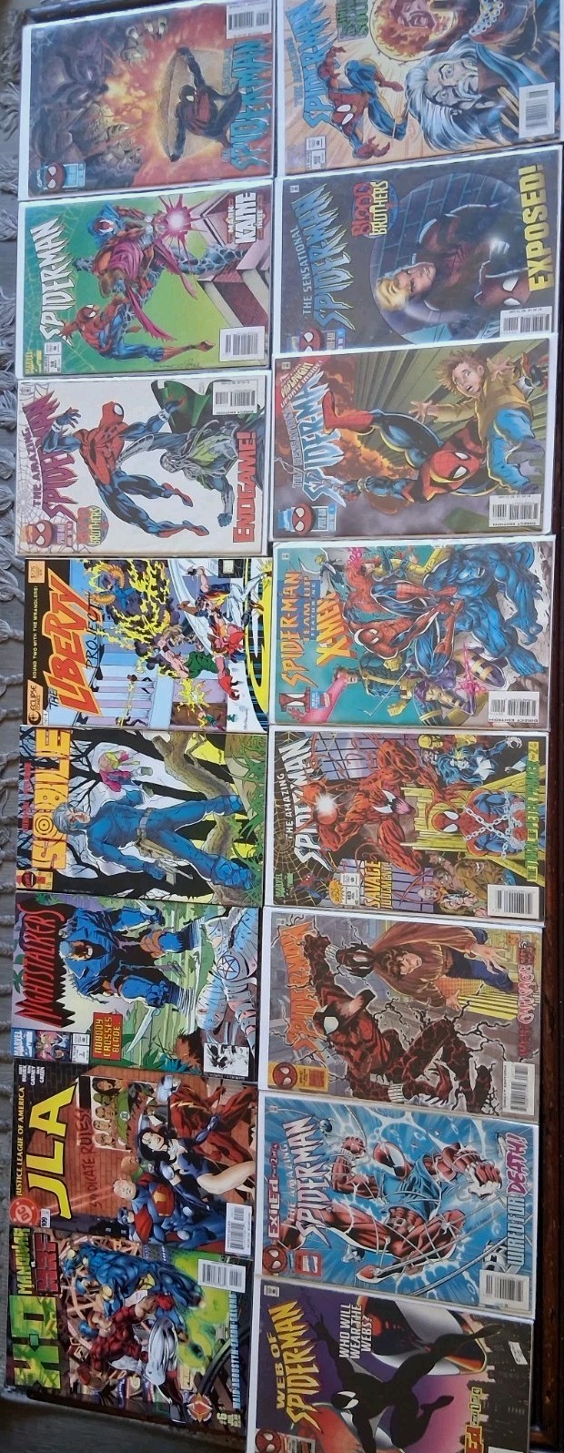16 fumetti 7 firmati dall'artista un lotto misto in ottime condizioni quasi nuovi