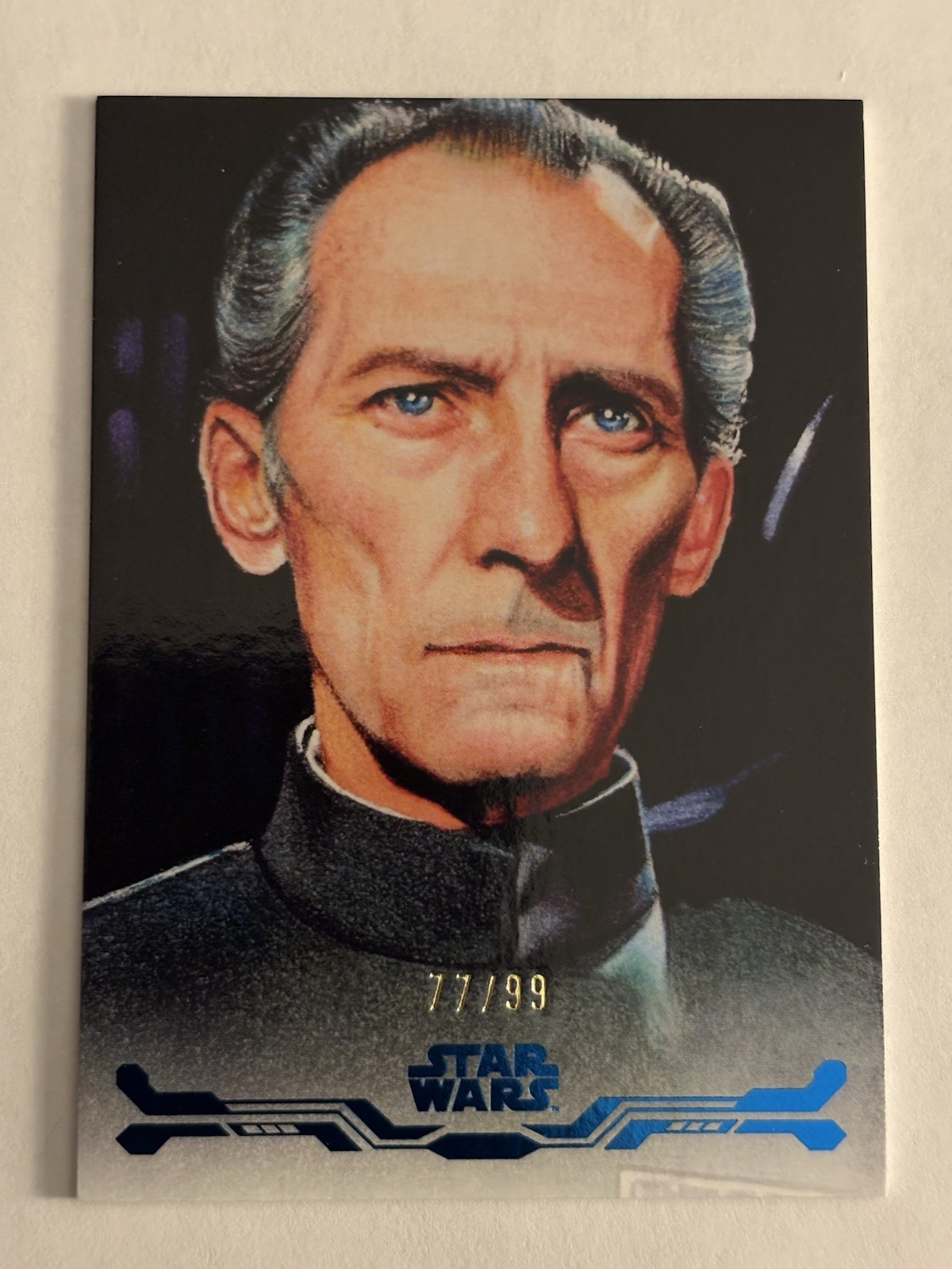 2025 Topps Star Wars Contrabbandieri Avamposto Grand Moff Tarkin Stellar Art Blu /99