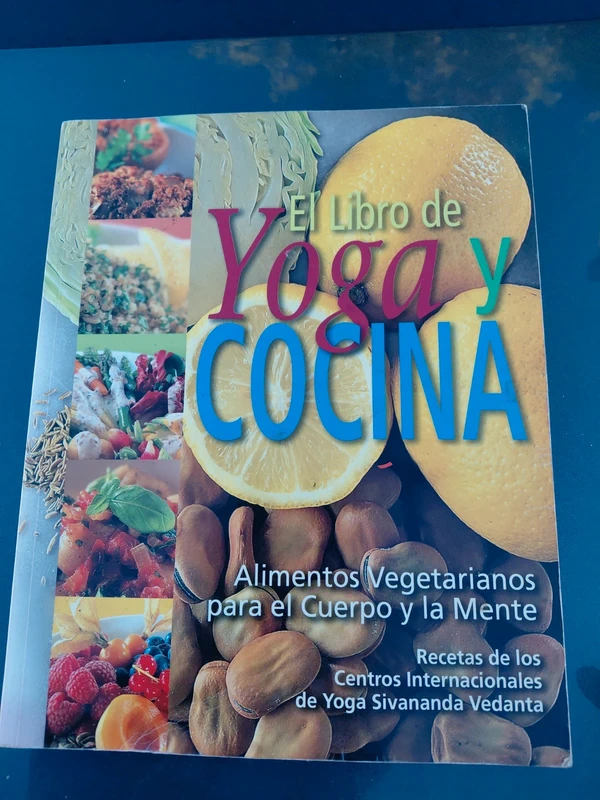Yoga y cocina: alimentos para el cuerpo y la mente: recetas de los centros yoga sivananda vedanta