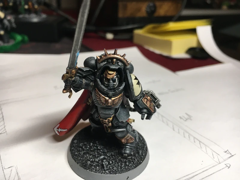 Capitaine en armure gravis black templar peintes