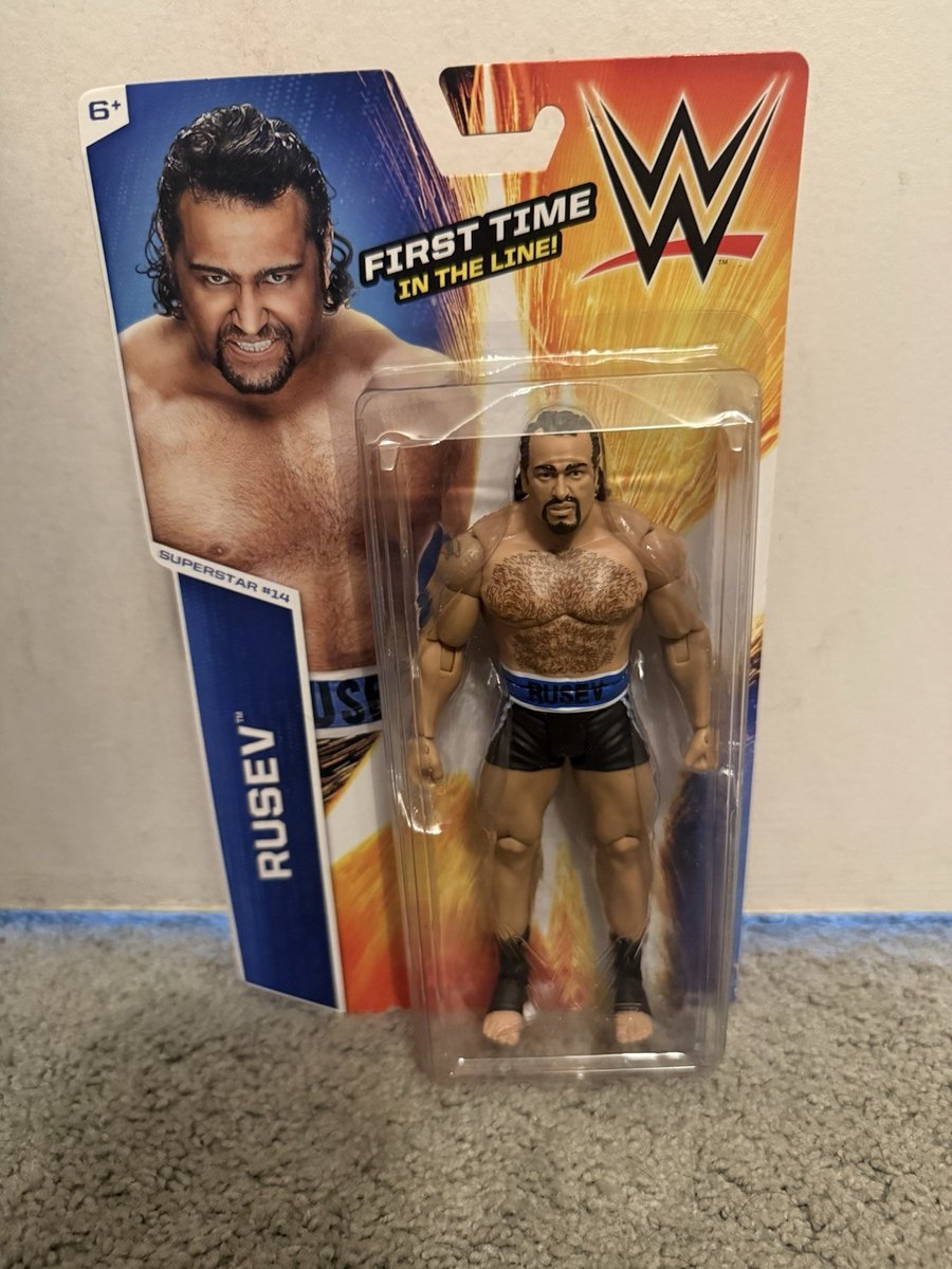 Rusev WWE Mattel Basic Series 47 Superstar #14 MOC prima volta in linea (n)