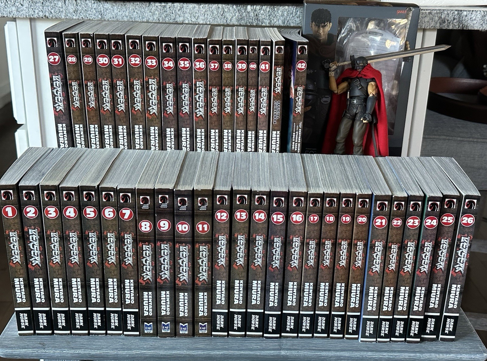 Berserk Manga COMPLETO Vols. Figurina 1-42 (più guida) e bonus Figma 501 Guts