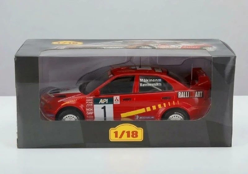 Coche de Rally a escala Mitsubishi Lancer Evo V año 1998