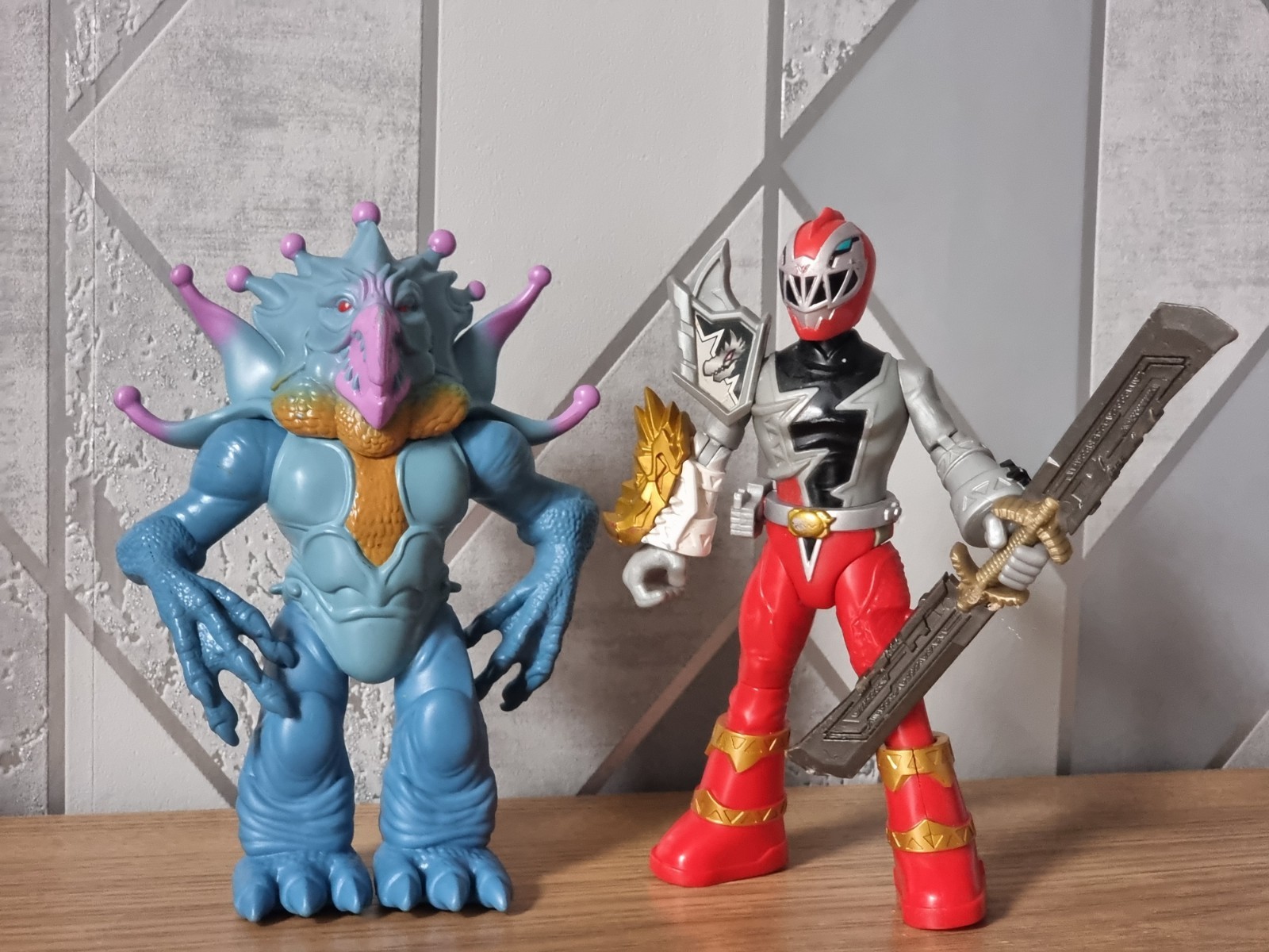 Power Rangers Dino Fury Battle Attackers - Red Ranger vs Doomsnake Figures