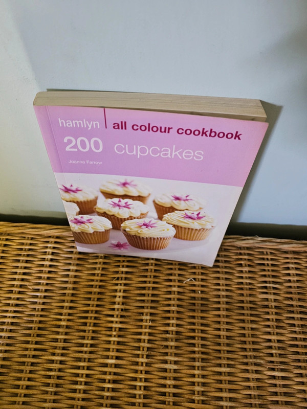 Hamlyn All Colour 200 Cupcakes , Cookbook