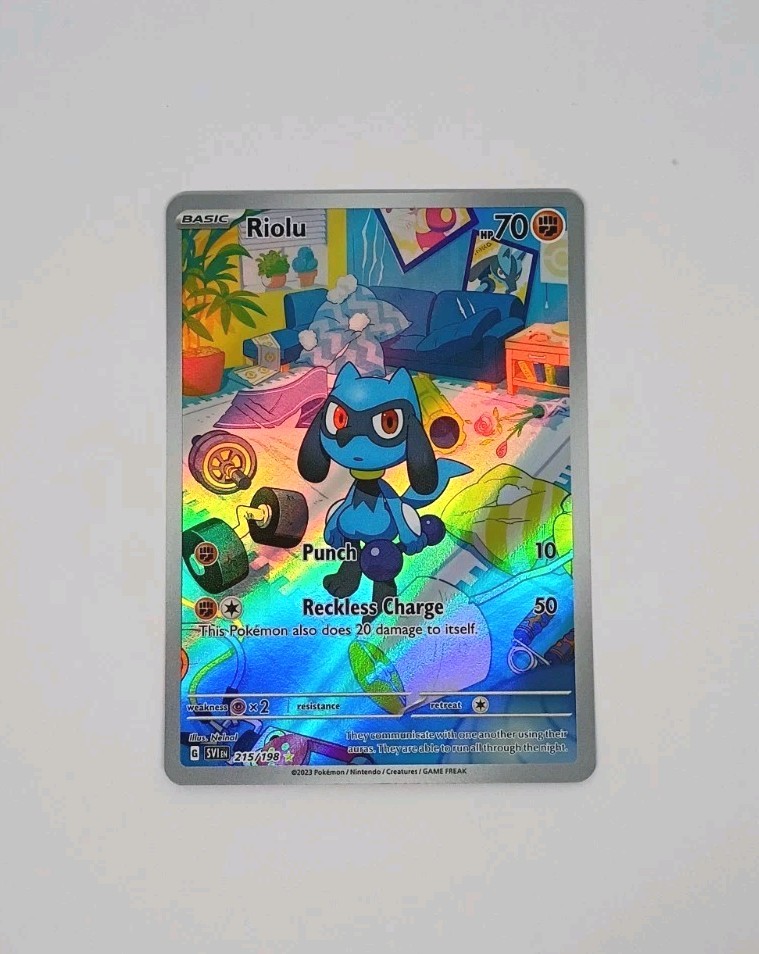  Riolu 215/198 Pokemon TCG Base Scarlatta e Viola