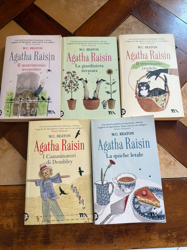 Lotto 5 Libri Agatha Raisin M.C. Beaton