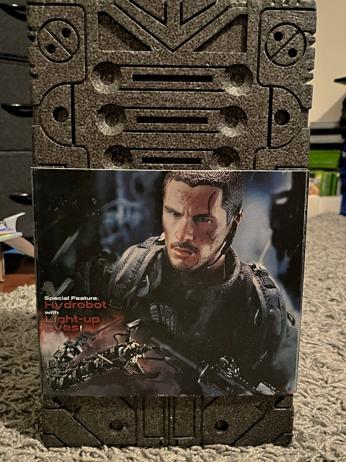 Hot Toys Terminator Salvation John Connor versione battaglia finale MMS111 1/6 personaggio