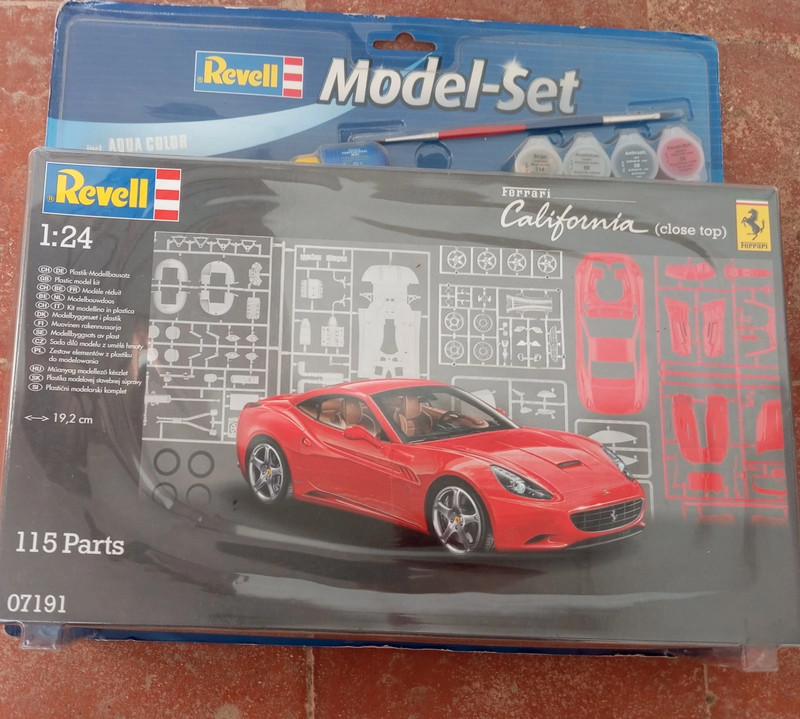 Revell Ferrari California