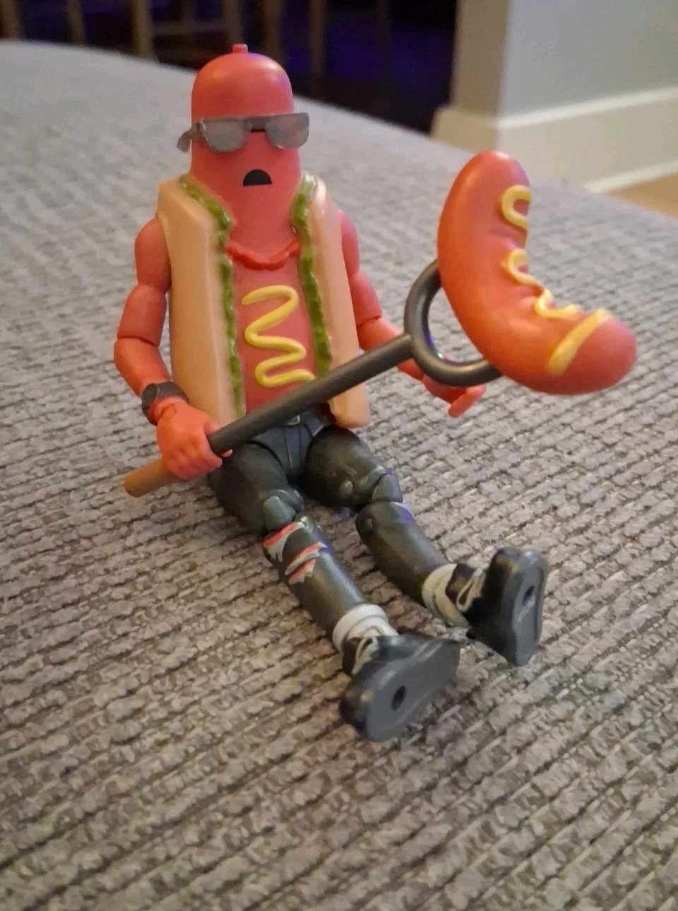 Fortnite The Brat 4" action figure giocattolo sciolto con accessorio piccone hot dog 