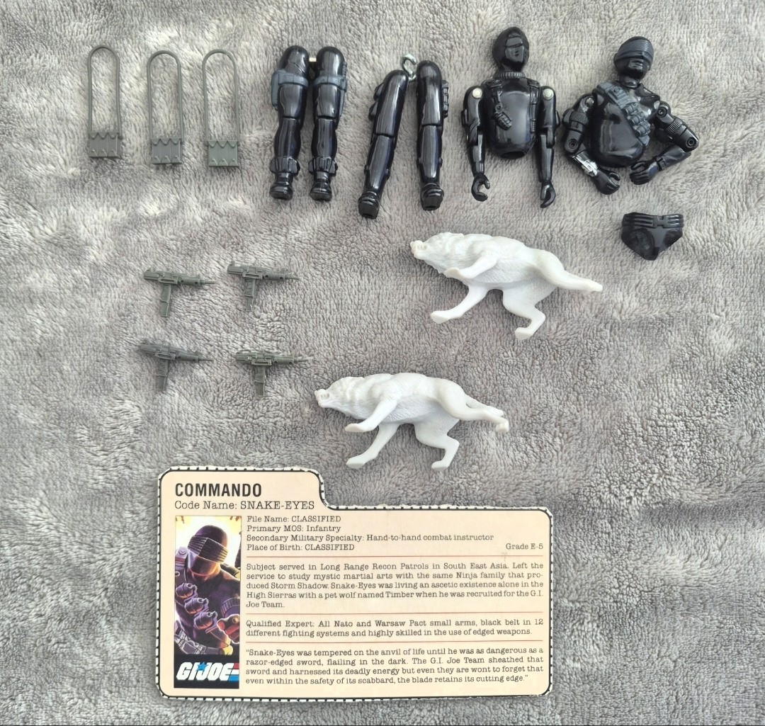 1982 & 1985 GI JOE A SNAKE EYES COMMANDO FIGURES WITH 2 TIMBERS 
