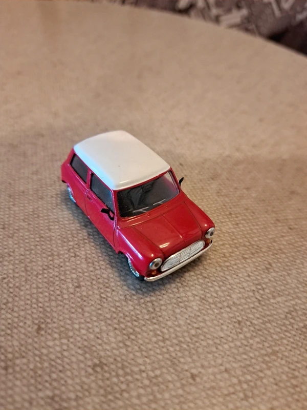 mini cooper del prado 1/43