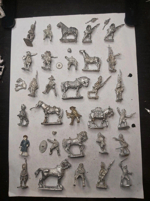 (836) figurines en plomb 28mm