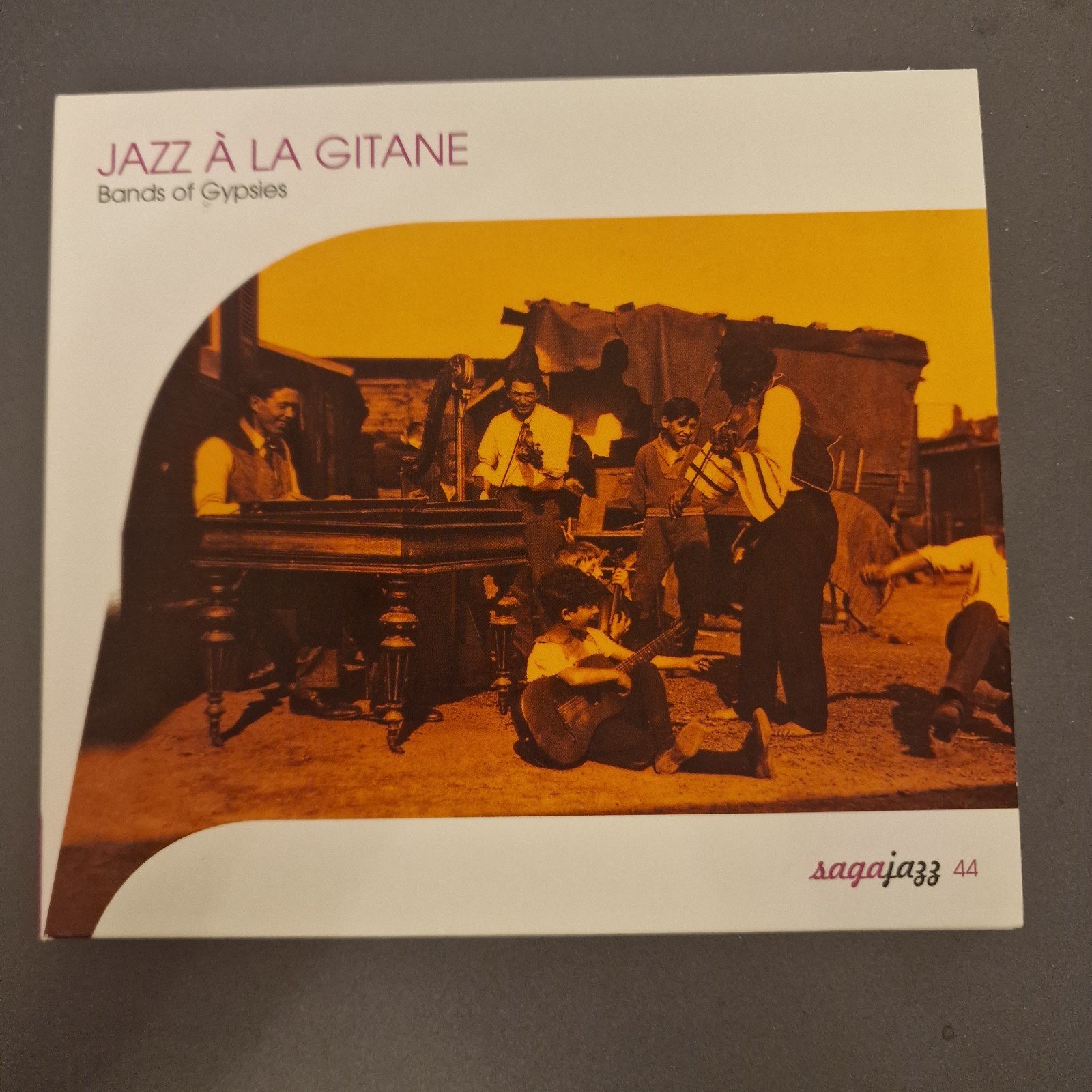Jazz A La Gitane Bands Of Gypsies Saga Jazz 44 Django Reinhardt CD 2003