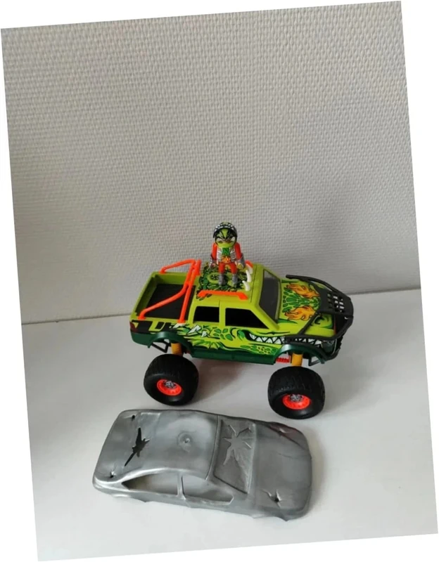 Playmobil et voiture hotweels
