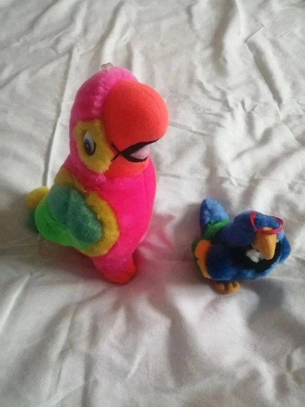 Lot peluches perroquets
