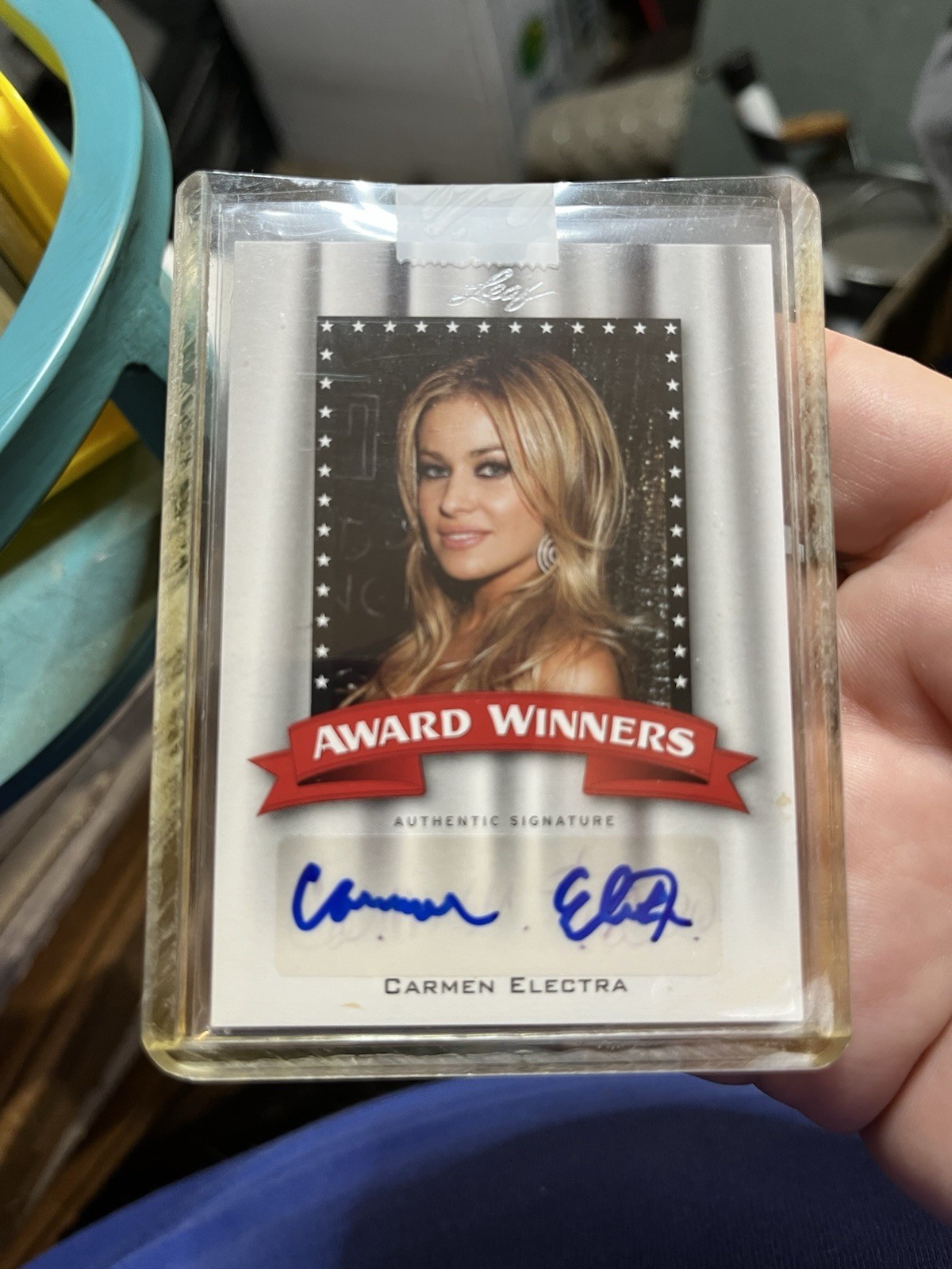 Lotto carte autografe e costume non sportive (8) carte firmate e pezzi