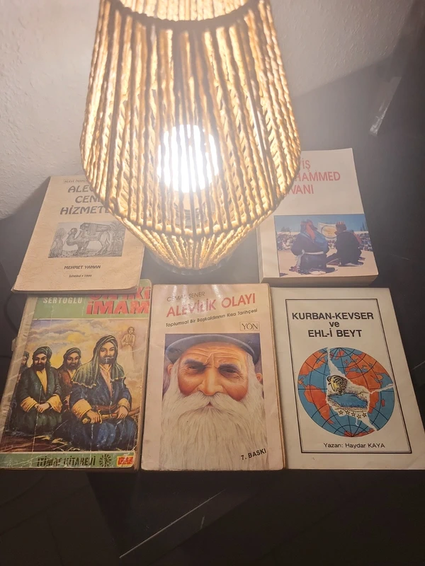 Verschiedene Alevitische Bücher