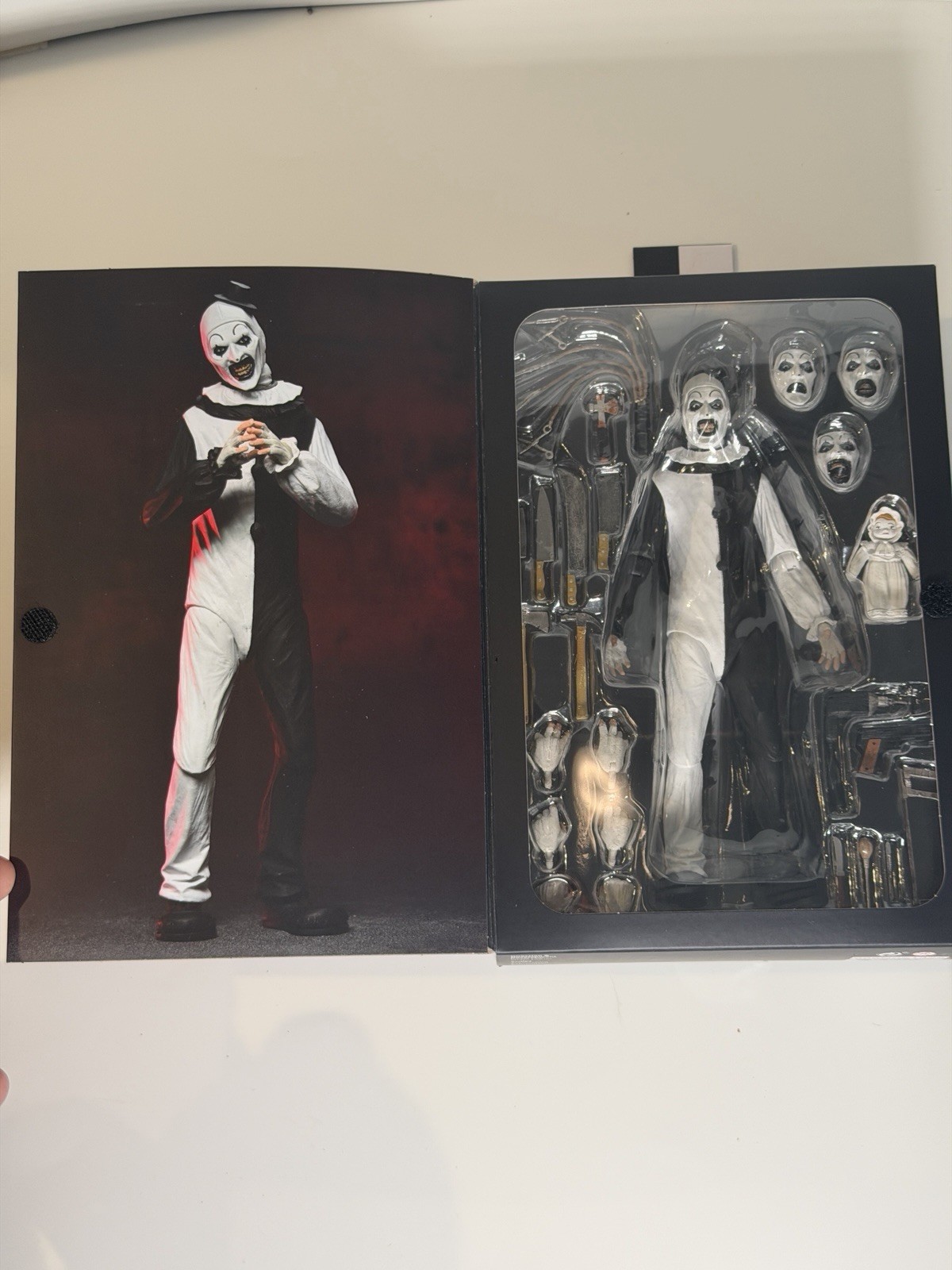 Modellino NECA Damien Leone’s Terrifier Ultimate Art The Clown nuovo sigillato