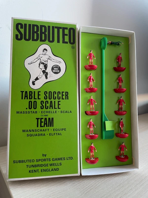 Vintage Subbuteo Table Soccer .00 Scale Team Red