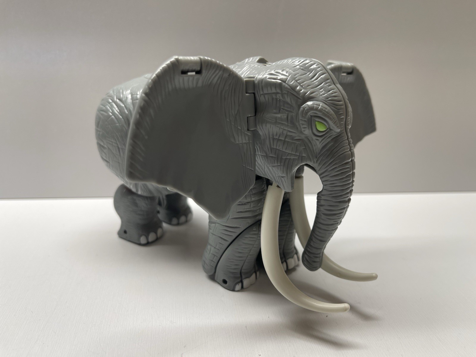 Vintage Transformers Beast War Iron Hide Elephant 1996 Action Figure Magnaboss