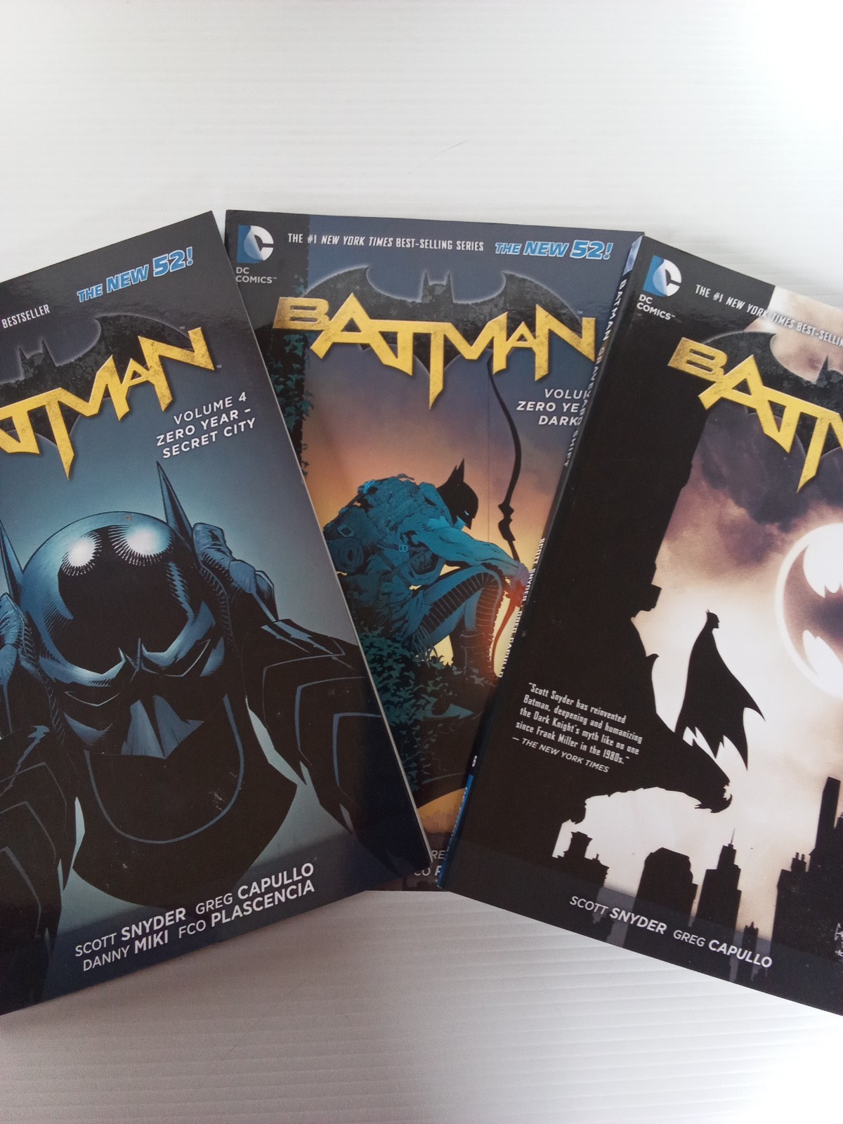 Batman nuovo lotto 52 DC Comics copertina rigida (3) Secret City, Dark City vol 4-6 e 