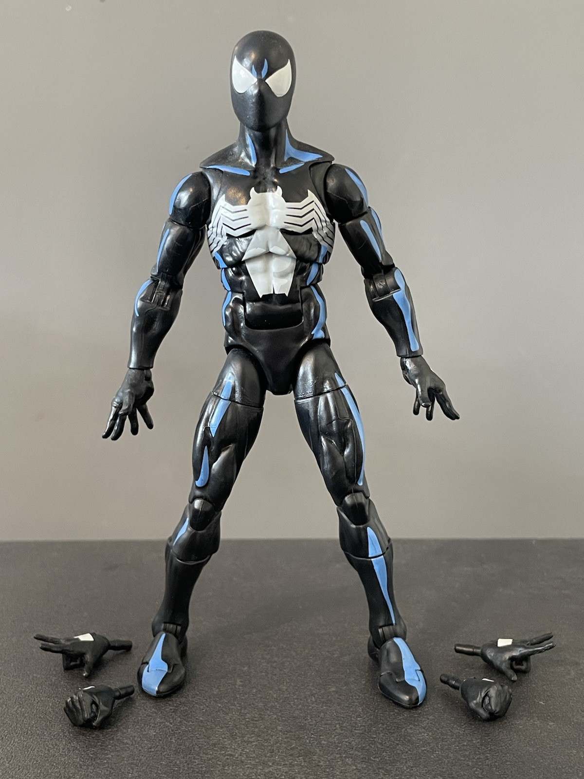 Marvel Legends Modellino Spider-Man VHS Tuta Simbionte Nera 6"