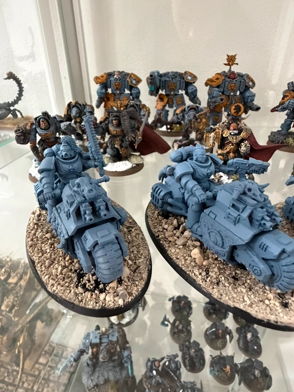 Warhammer 40K Space Wolves – 3 Outriders – Primer Wolf Grey
