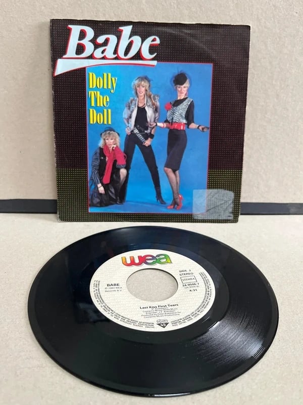 Dolly the doll babe