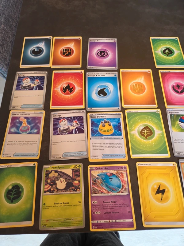 Lot 21. 80 cartes pokemon