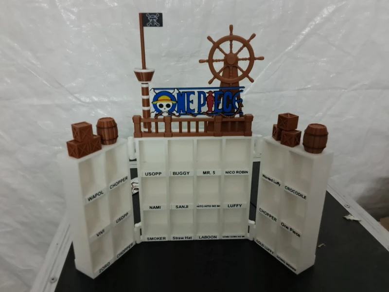 Expositor temático de one piece leer descripción