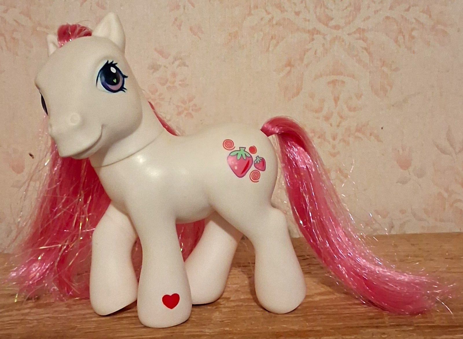 My Little Pony G3 Strawberry Swirl; Cuore Rosso, Piccole Fragole