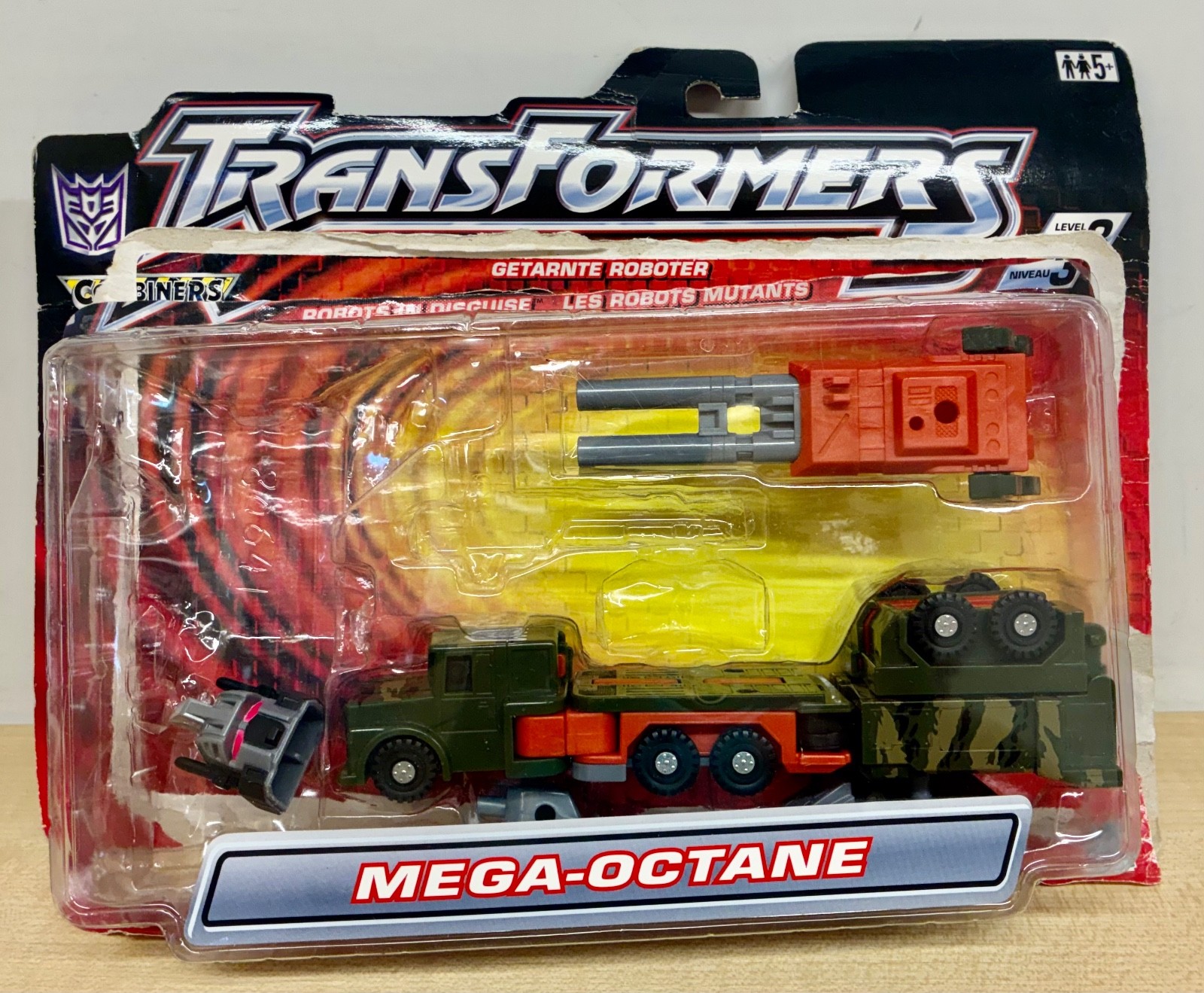 Transformers: Robots in Disguise - Action figure Mega-Octane con accessori