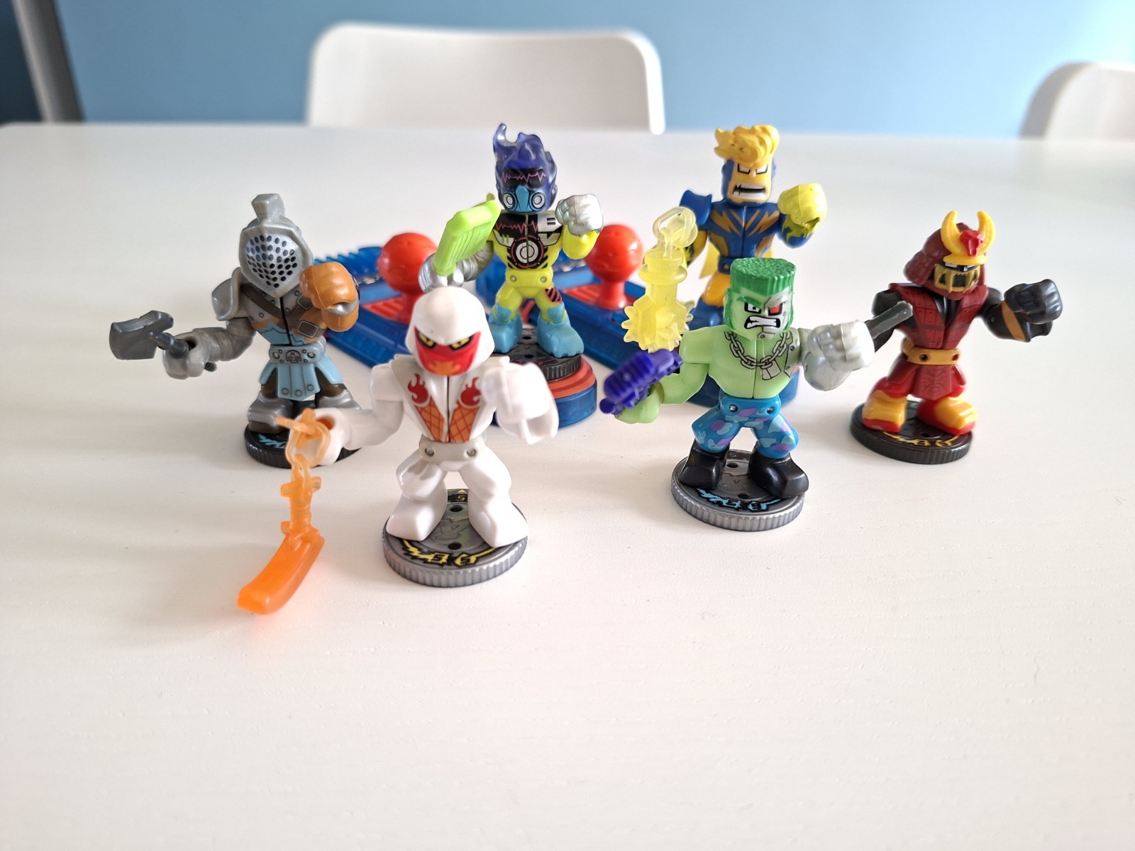 Akedo Ultimate Arcade Warriors pacchetto misto con controller