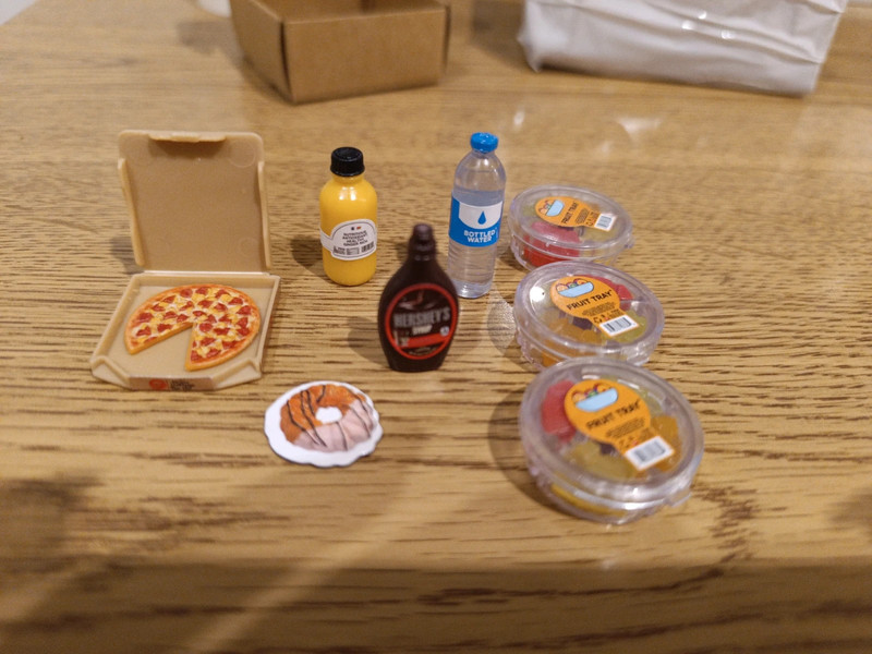 MiniBrands nevera