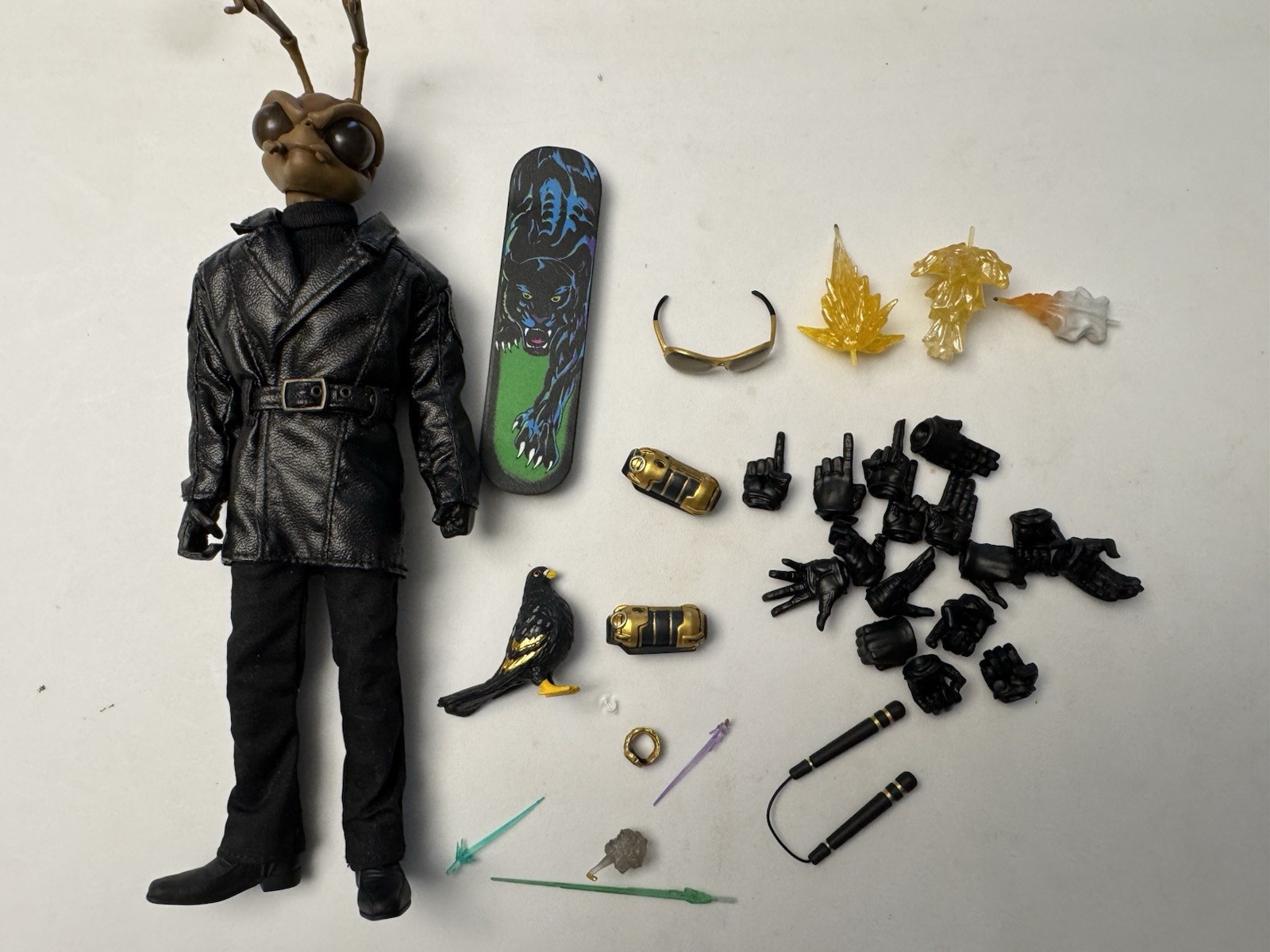 Figurina Mezco One:12 Agent Gomez 1975 con parti di ricambio 