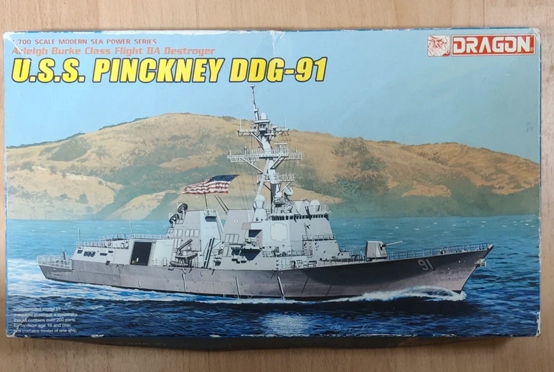 Maquette Dragon Destroyer USS Pinckney DDG 91 1/700
Kit détail Flyhawk