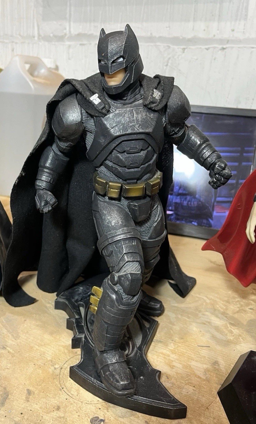 DC COLLECTIBLES BATMAN VS SUPERMAN L'ALBA DELLA GIUSTIZIA FILM STATUA BATMAN CORAZZATA