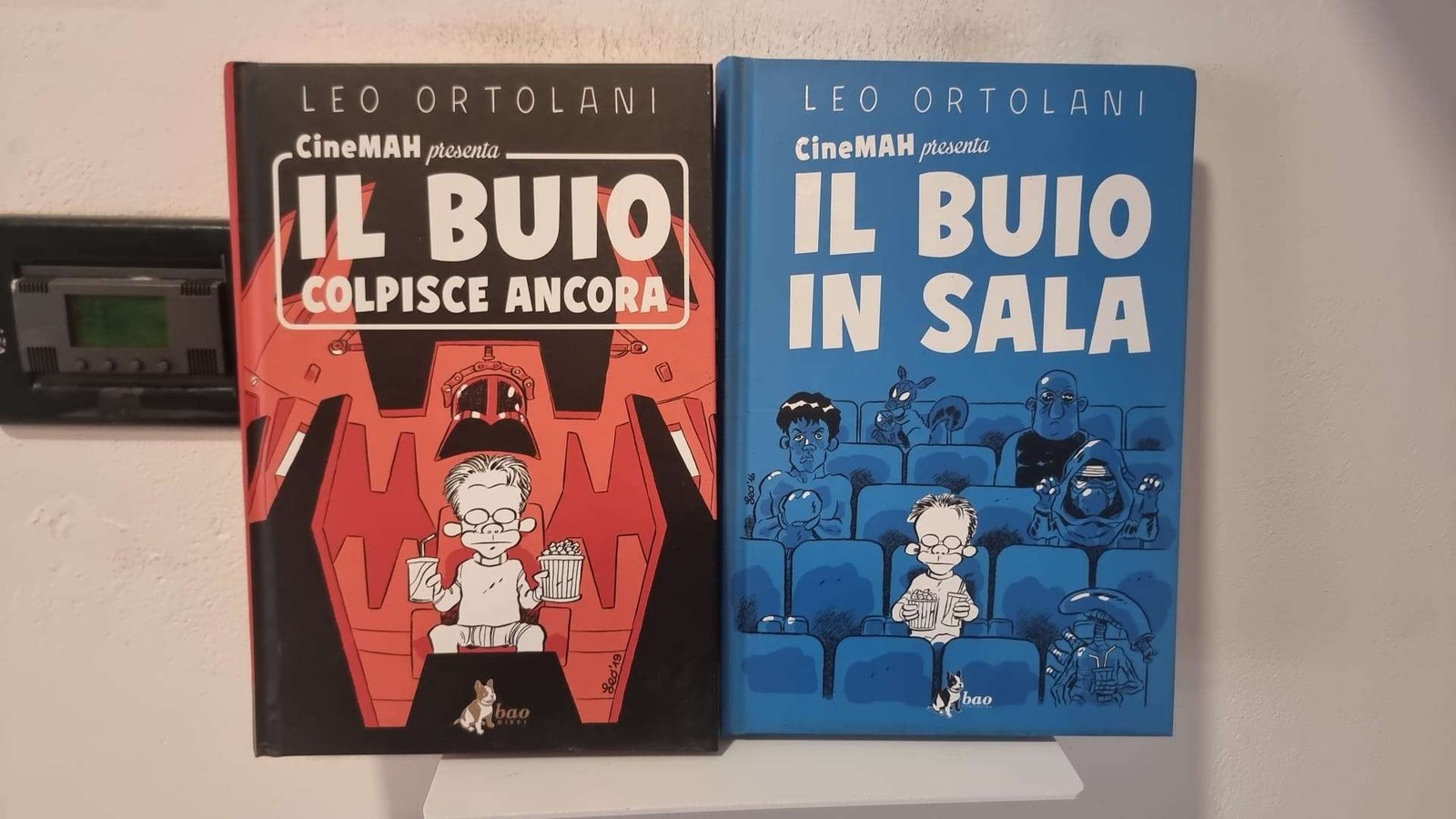 IL BUIO IN SALA + IL BUIO COLPISCE ANCORA - di: Leo Ortolani - Cartonato - Ba...