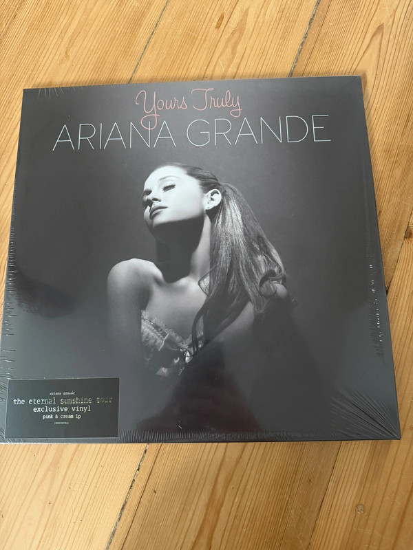 Ariana Grande - Yours Truly Tour exclusive vinyl