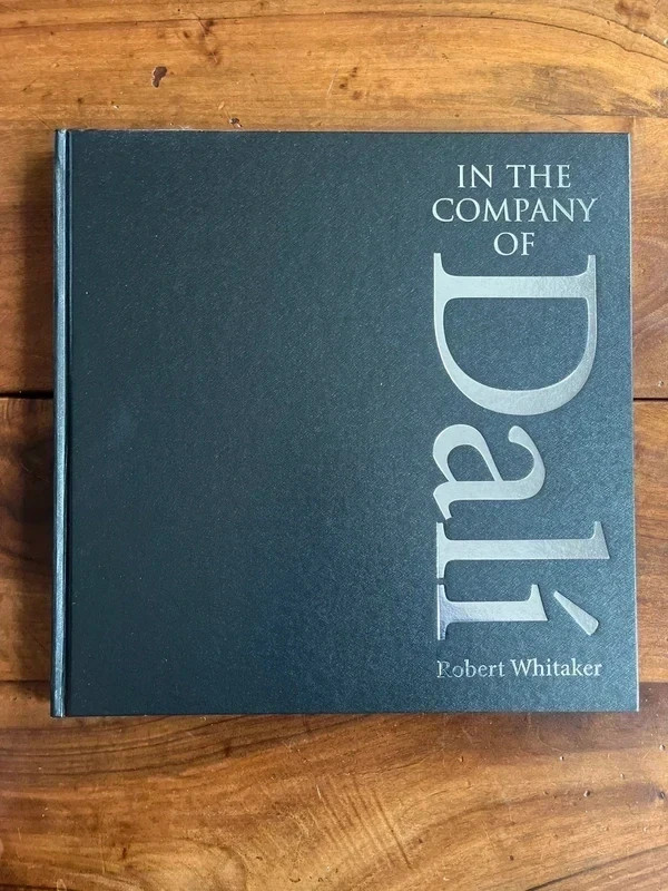 Salvador Dalì - Catalogo "In the company of Dalì" - Robert Whitaker foto a Cadaques e dintorni